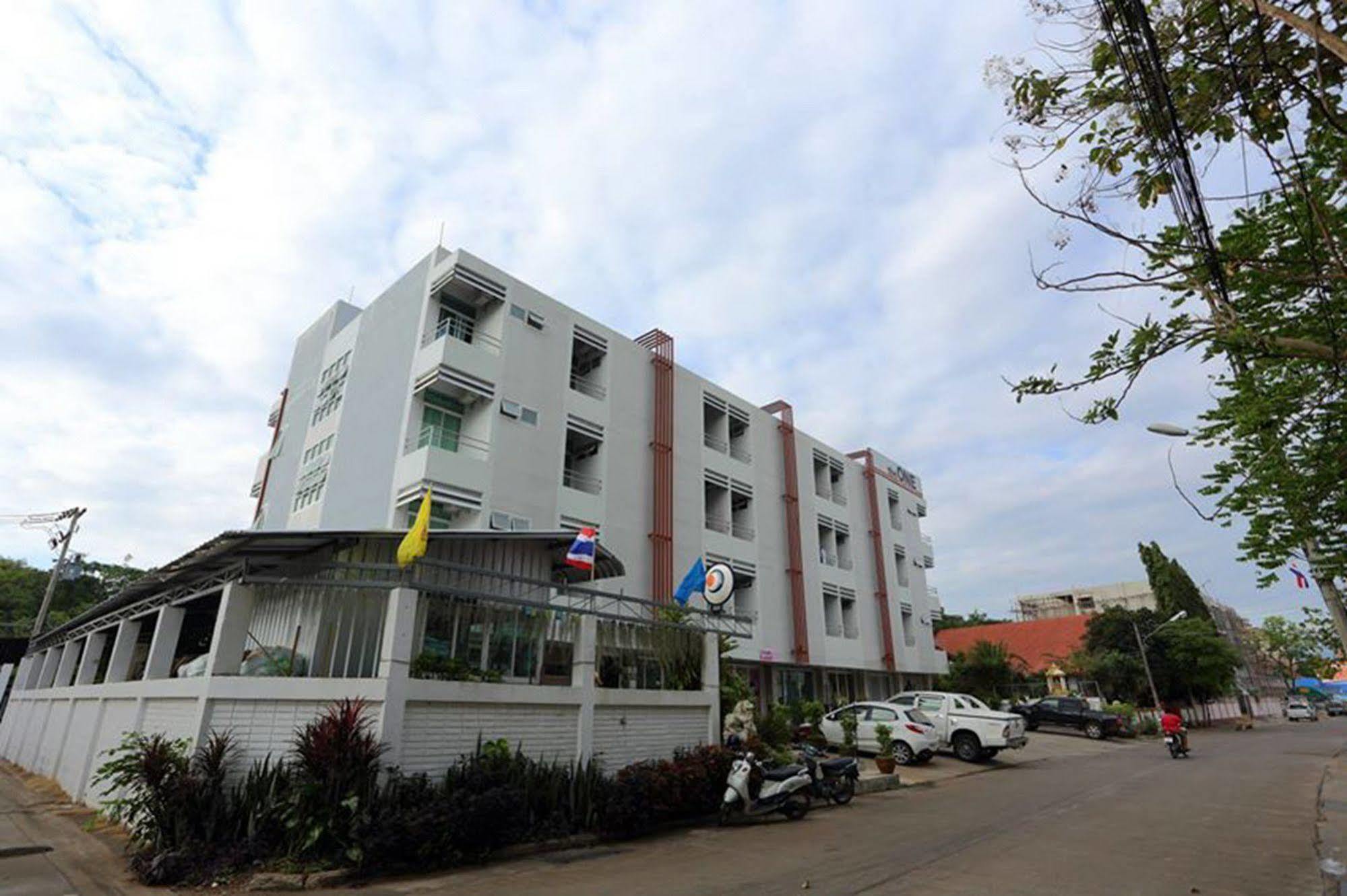 The One Phetchabun Aparthotel Exterior photo